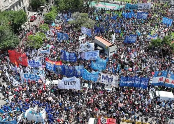 La CGT anunció un nuevo paro general de 24 horas tras la represión en el Congreso