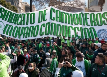 Titulares que atrapan, sentencias que condenan: cómo el SEO moldea la imagen del sindicalismo argentino